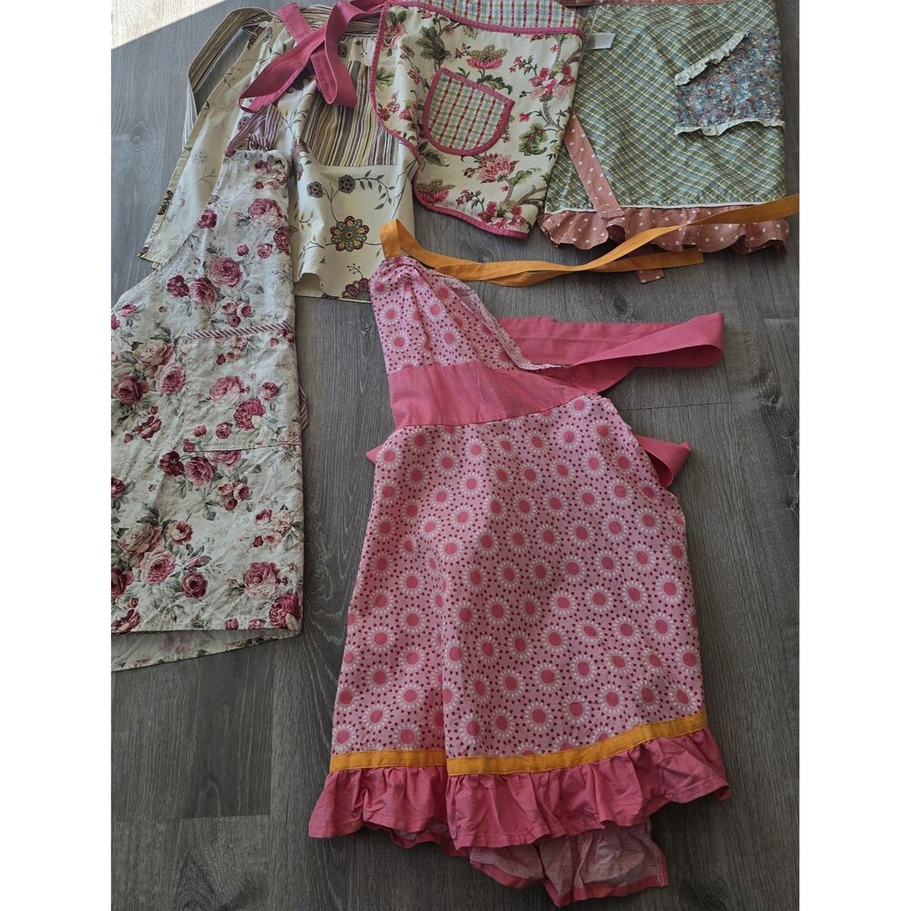 Lot of 5 Womans Aprons Half & Bib ~ Floral Scalloped  Ruffle Feminine Designs - Picture 12 of 12